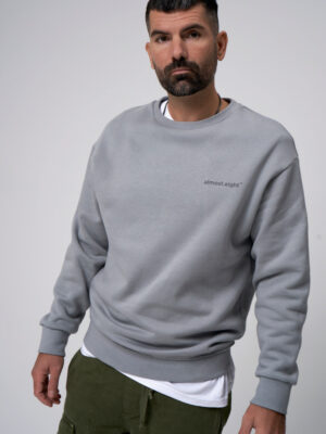 almosteight-sweater-epic-grey-small-clean-lettering-grey-01.jpg